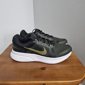 Mens size 9 Nike run swift 2 shoes-new